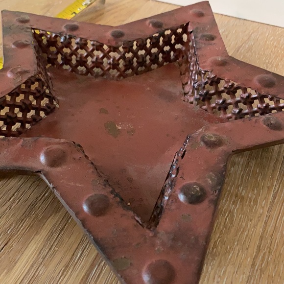 Metal distressed star tin, red - Picture 2 of 4